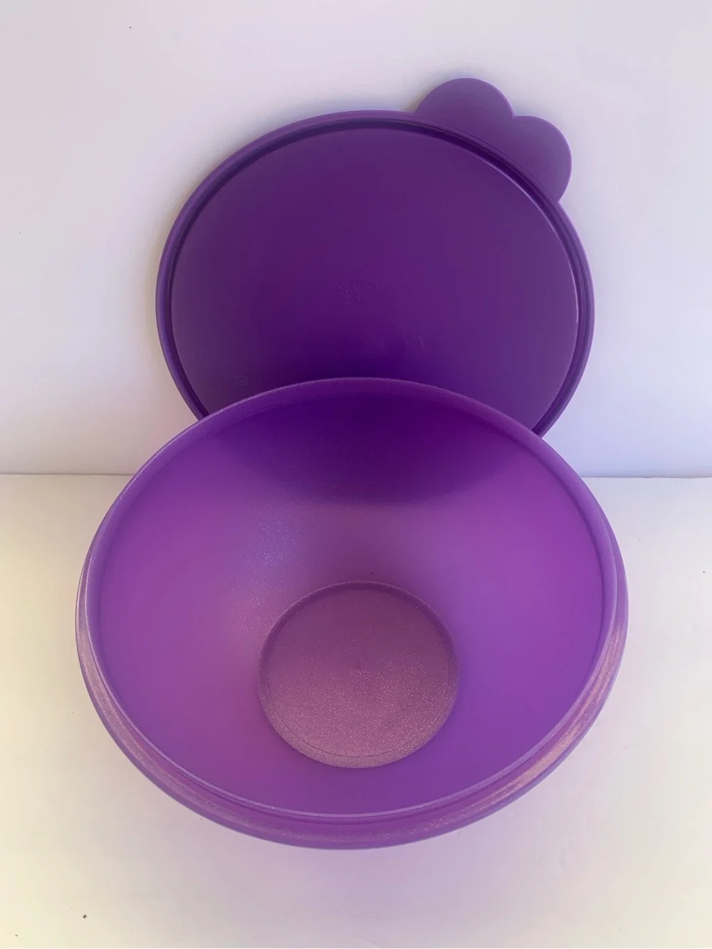Tupperware Heritage Wonderlier Bowl 3L. (12 Cups) Purple Color